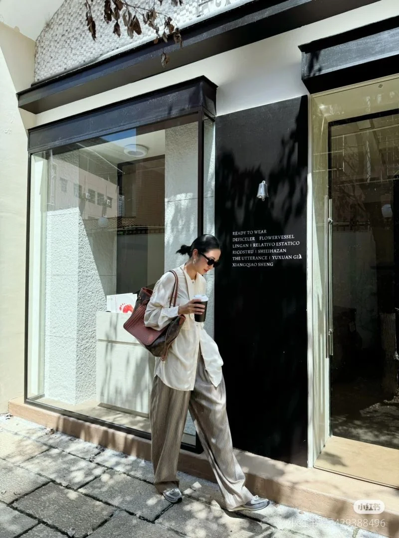 Soft Louis Vuitton Shopping Bags 38870
