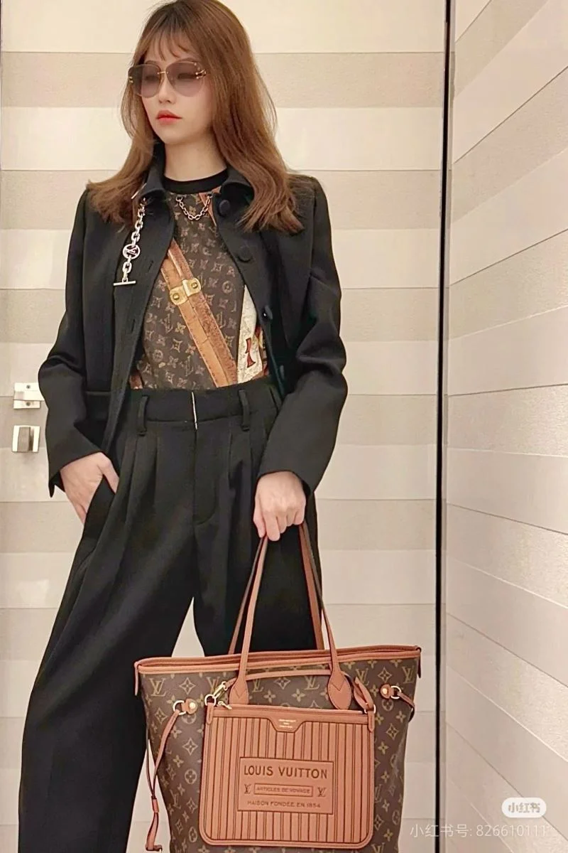 Soft Louis Vuitton Shopping Bags 38870