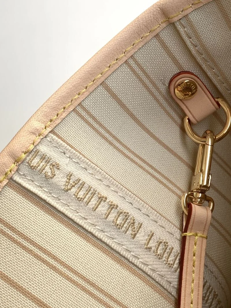 Breathable Louis Vuitton Shopping Bags 38836
