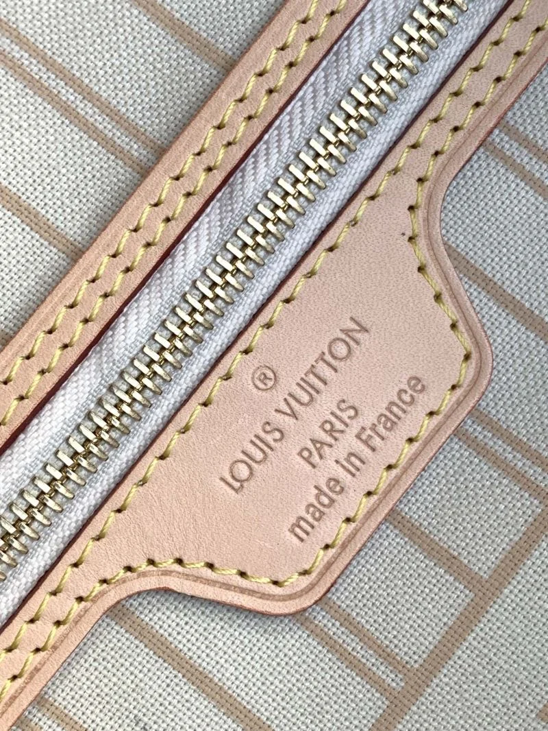 Breathable Louis Vuitton Shopping Bags 38836