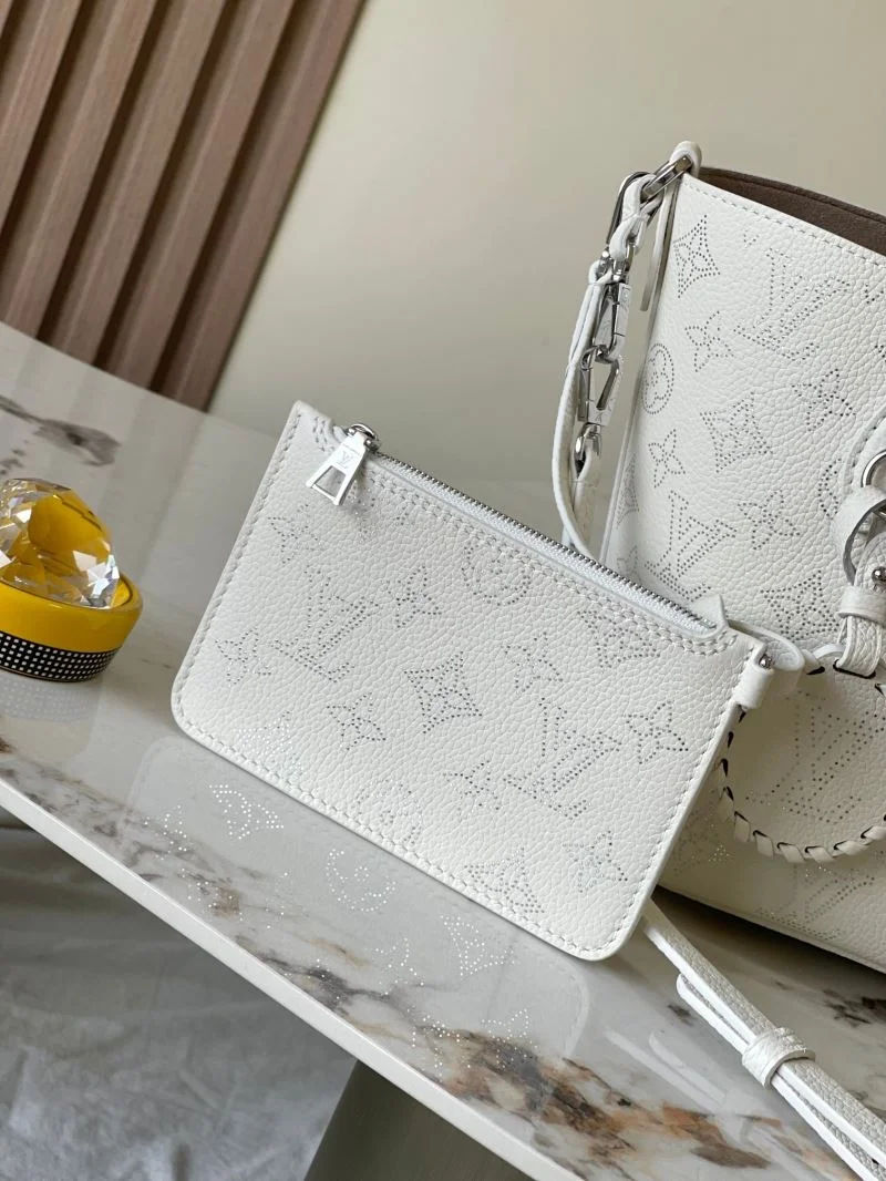 Versatile Louis Vuitton Shopping Bags 38794
