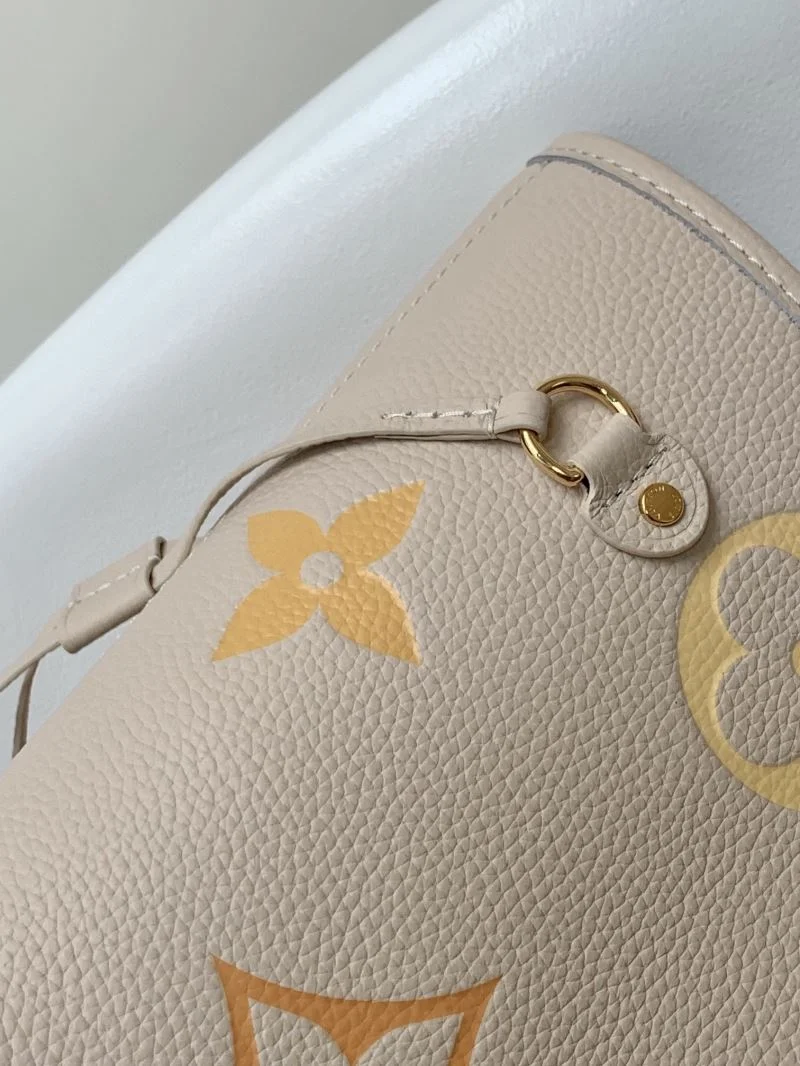 Louis Vuitton Shopping Bags Sleek 38820