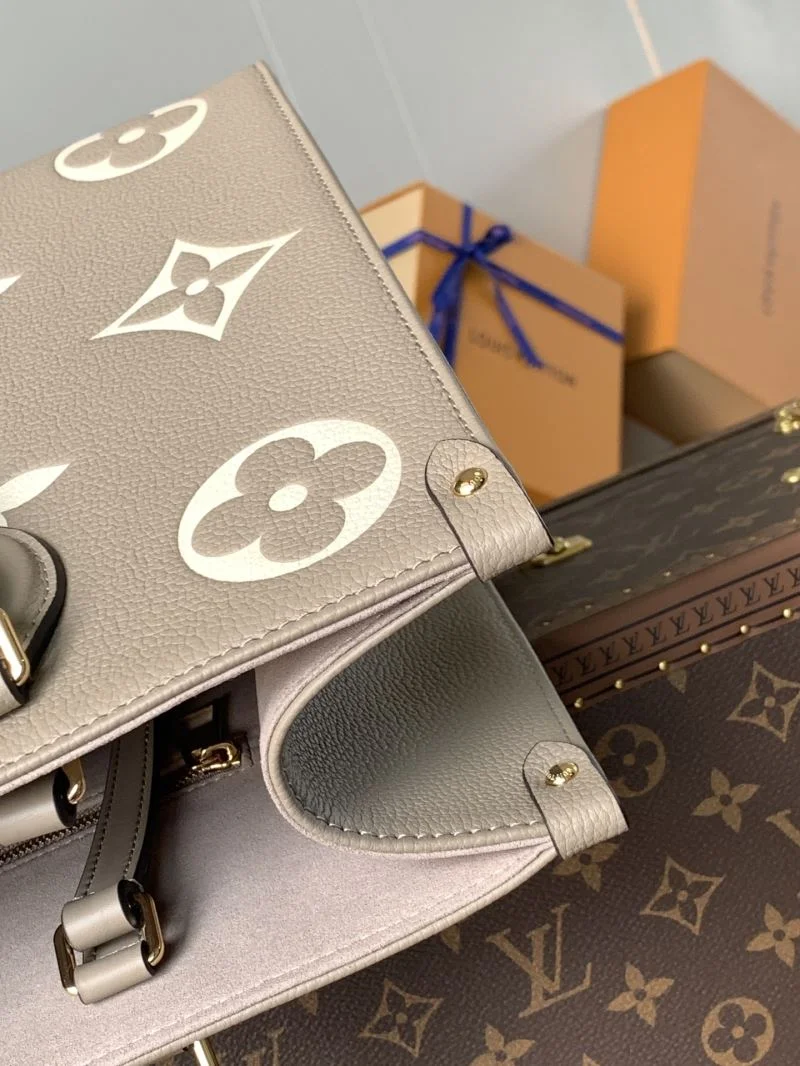 WeatherProof Louis Vuitton Shopping Bags 38800