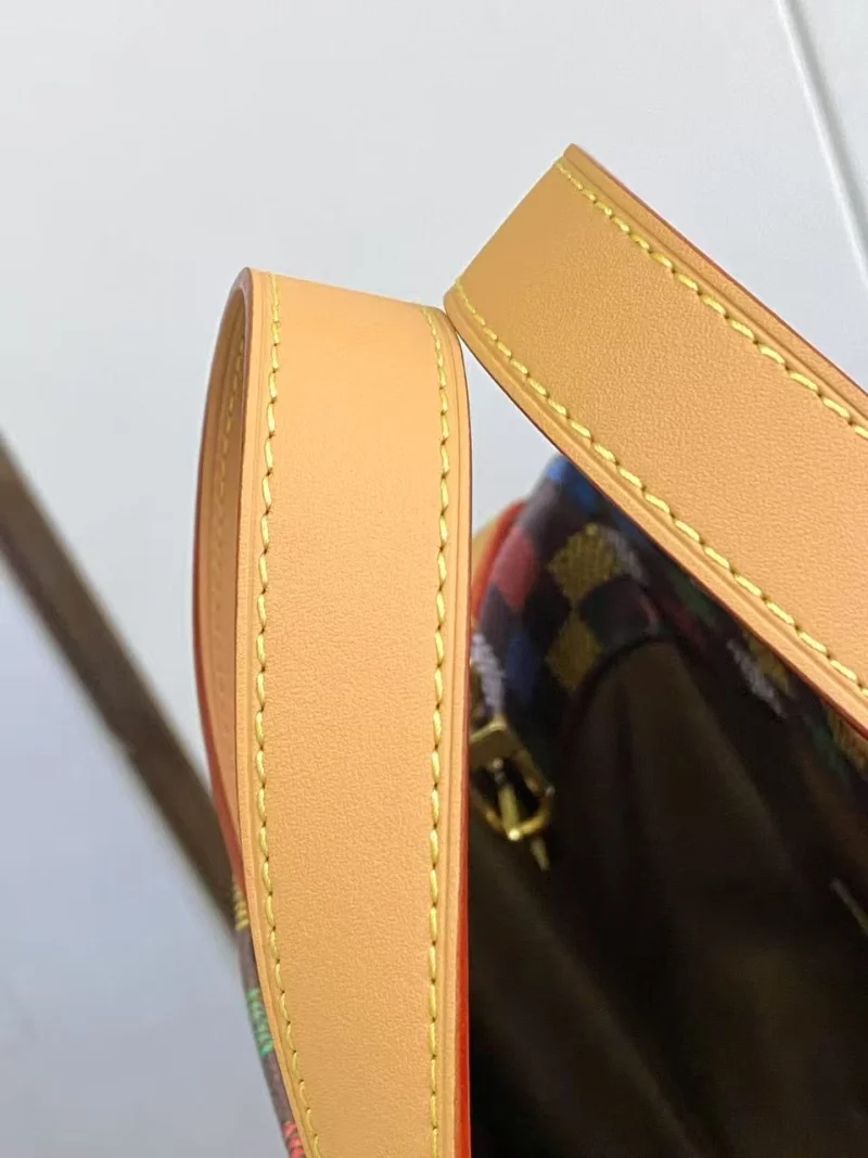 Breathable Louis Vuitton Shopping Bags 38798