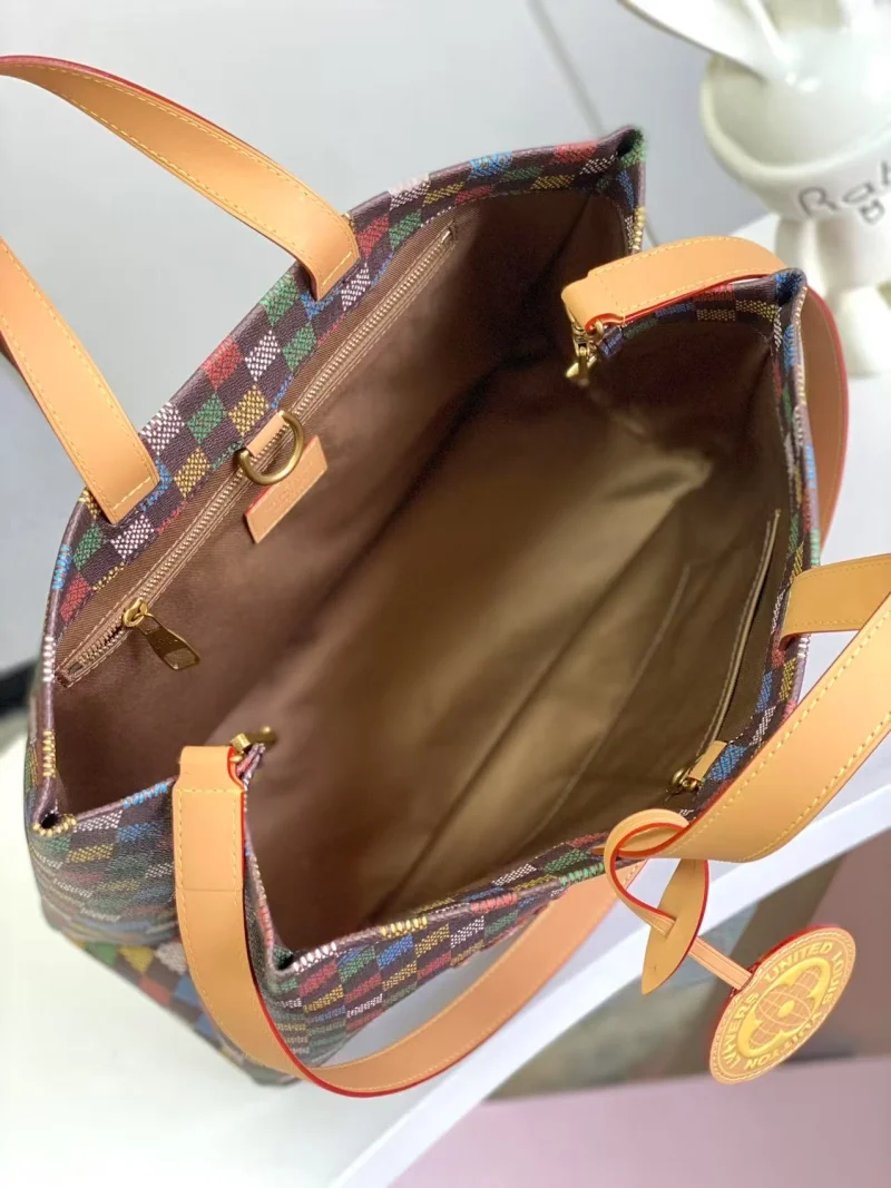 Breathable Louis Vuitton Shopping Bags 38798