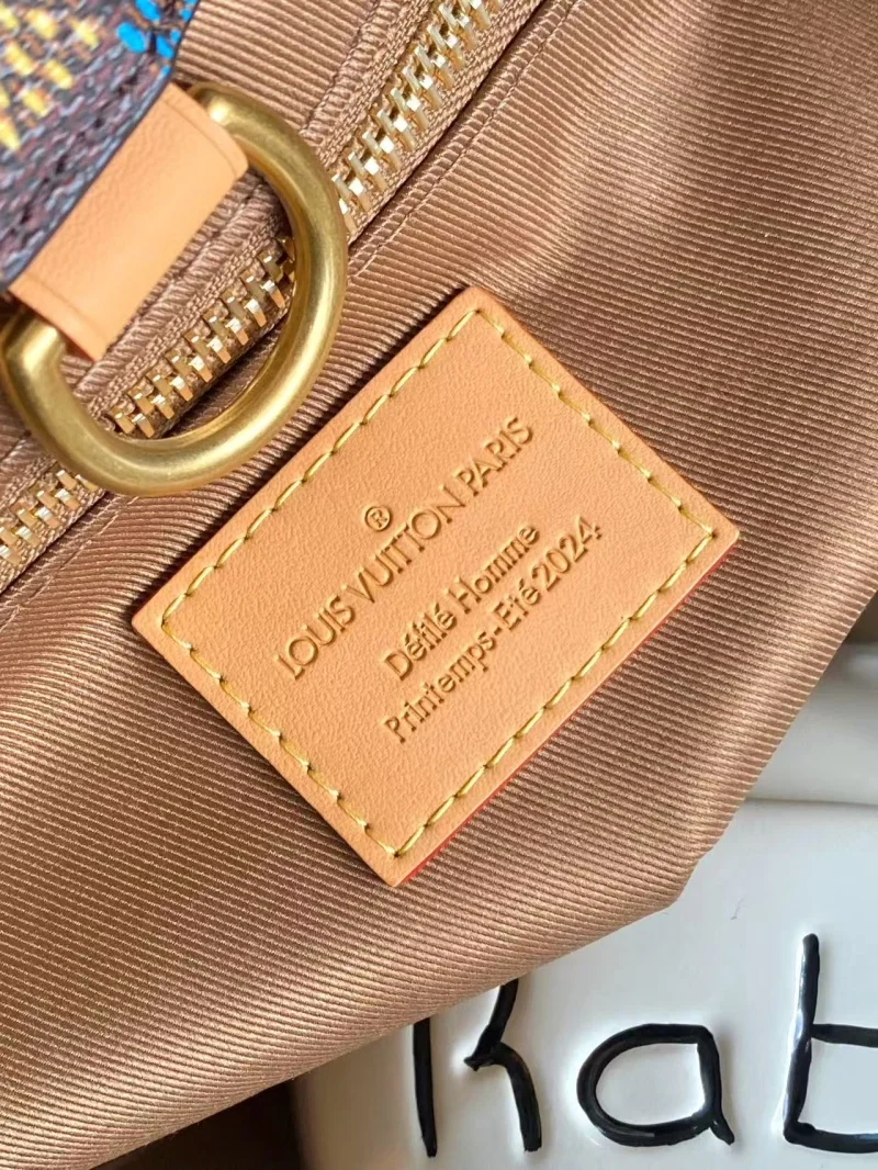 Breathable Louis Vuitton Shopping Bags 38798