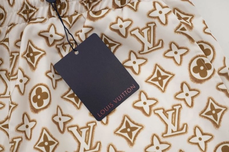 WellDesigned Louis Vuitton Short Pants 138553