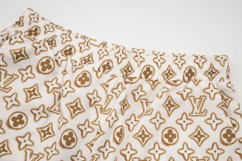 WellDesigned Louis Vuitton Short Pants 138553