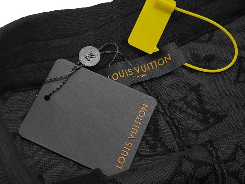 RelaxedFit Louis Vuitton Short Pants 138536