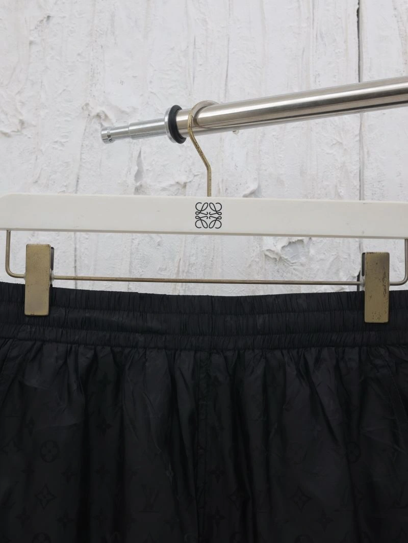 Snug Louis Vuitton Short Pants 138523
