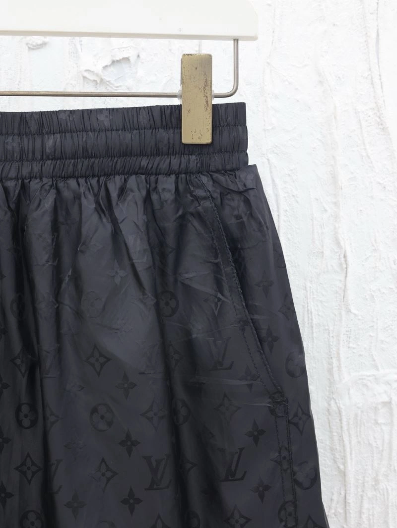 Snug Louis Vuitton Short Pants 138523