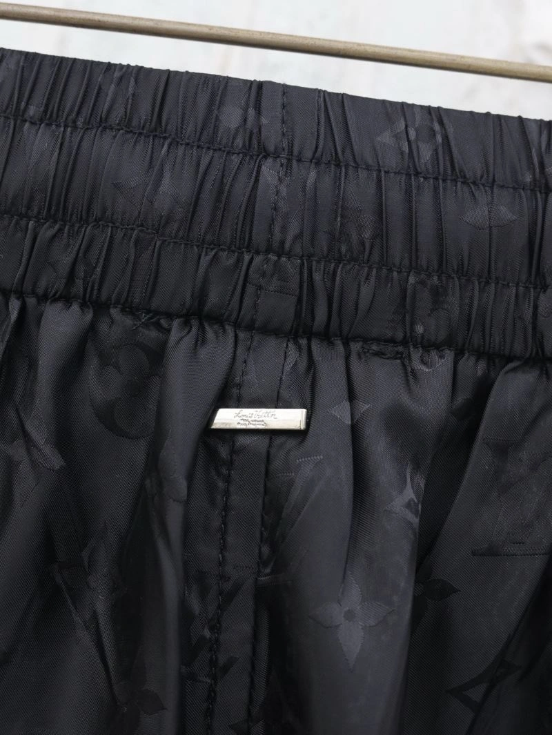 Snug Louis Vuitton Short Pants 138523