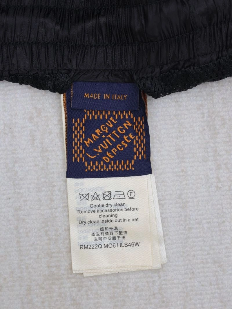 Snug Louis Vuitton Short Pants 138523