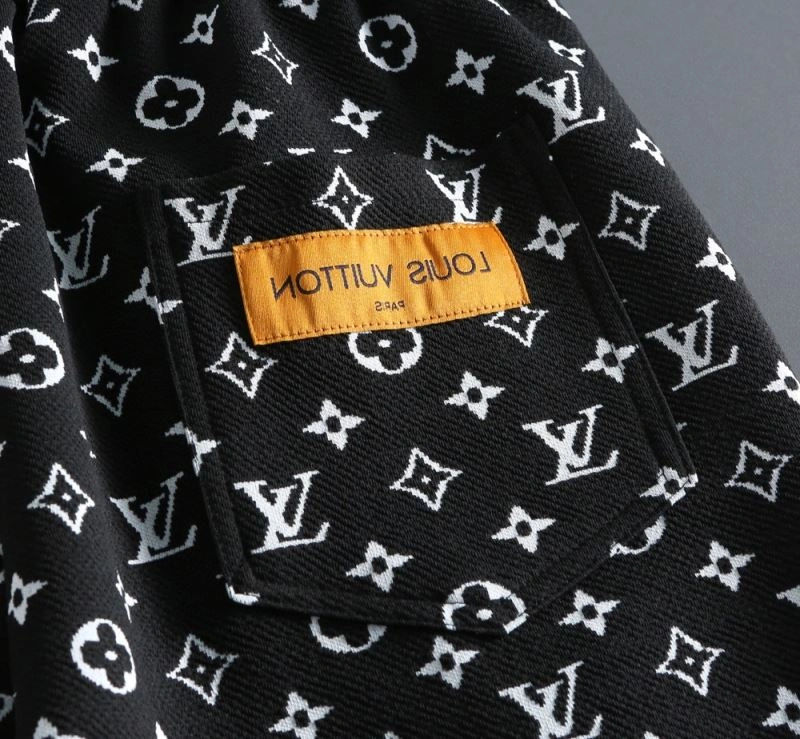 Sporty Louis Vuitton Short Pants 139118