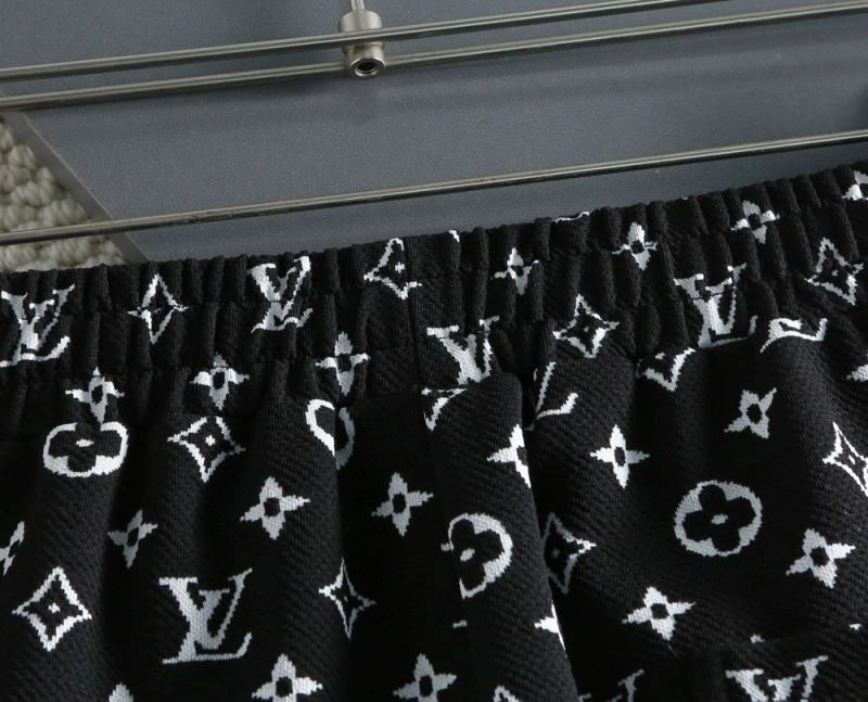 Sporty Louis Vuitton Short Pants 139118