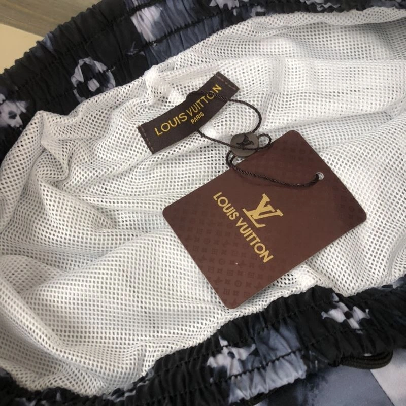 ModernLook Louis Vuitton Short Pants 138984