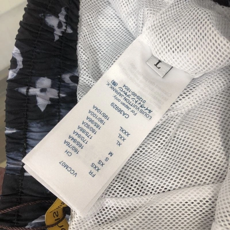 ModernLook Louis Vuitton Short Pants 138984