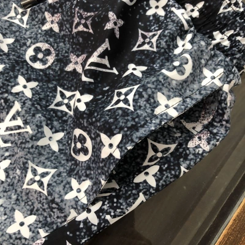 Lightweight Louis Vuitton Short Pants 138977