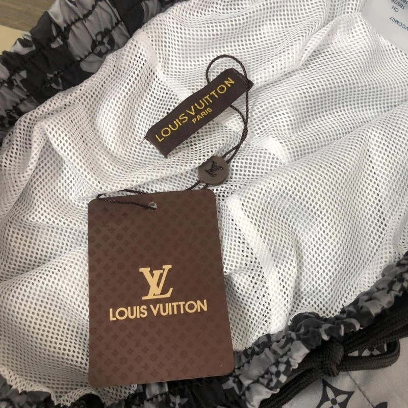 Louis Vuitton Short Pants UrbanChic 138964