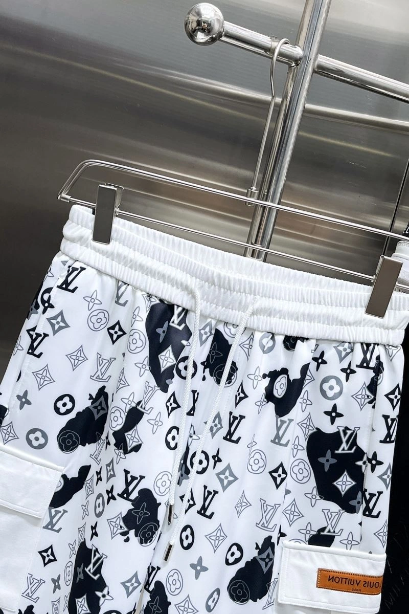 Contemporary Louis Vuitton Short Pants 137402