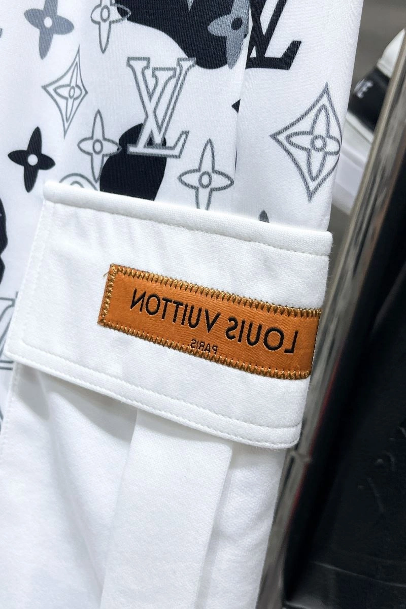 Contemporary Louis Vuitton Short Pants 137402