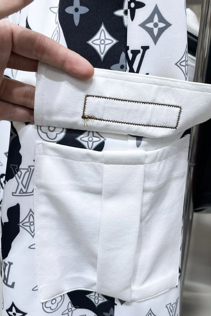 Contemporary Louis Vuitton Short Pants 137402