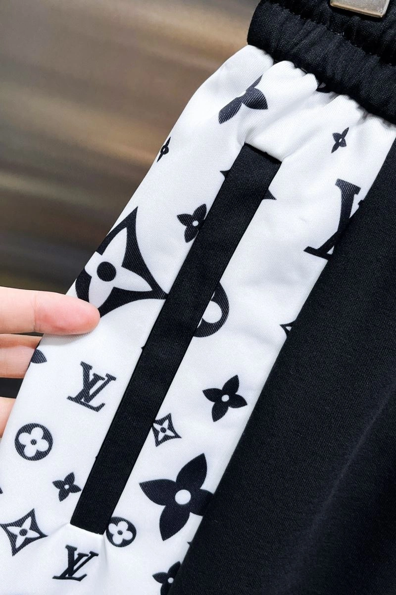 Compact Louis Vuitton Short Pants 137390