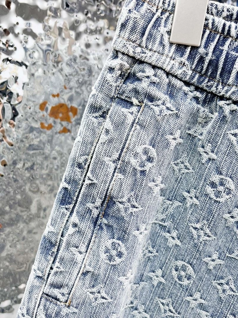 Sleek Louis Vuitton Short Pants 137382