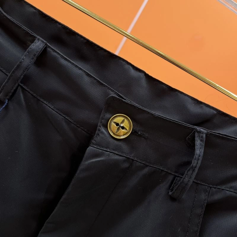 Stylish Louis Vuitton Short Pants 137359