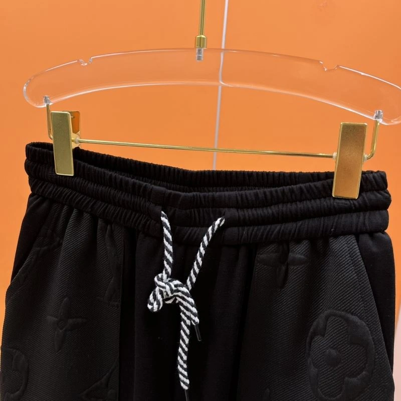 Sporty Louis Vuitton Short Pants 137351