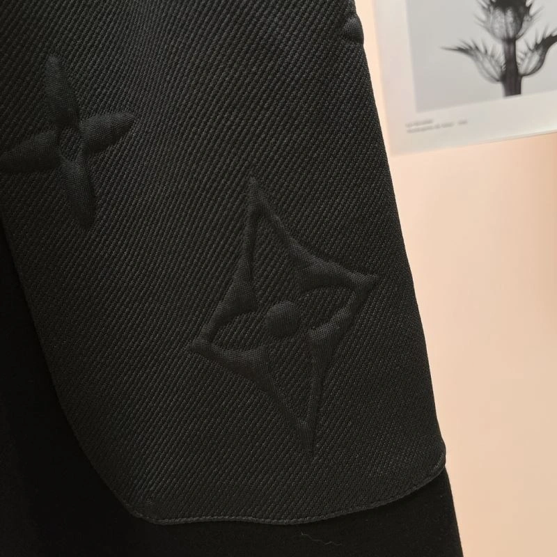 Sporty Louis Vuitton Short Pants 137351