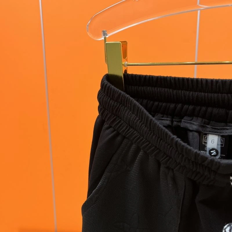 Sporty Louis Vuitton Short Pants 137351