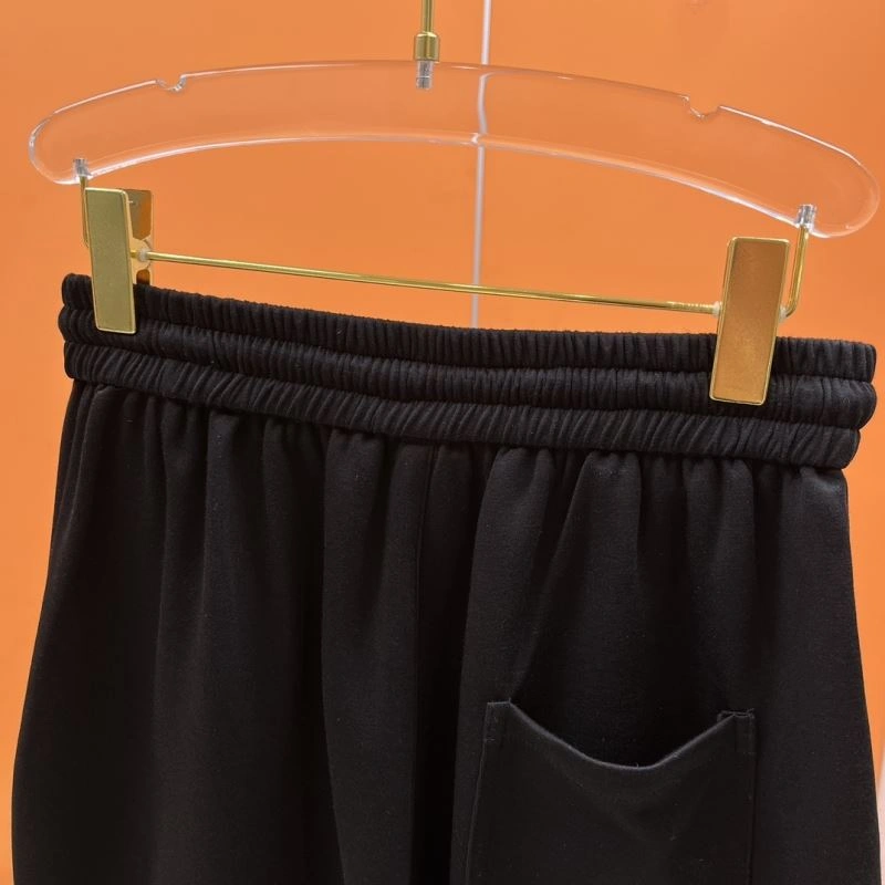 Sporty Louis Vuitton Short Pants 137351