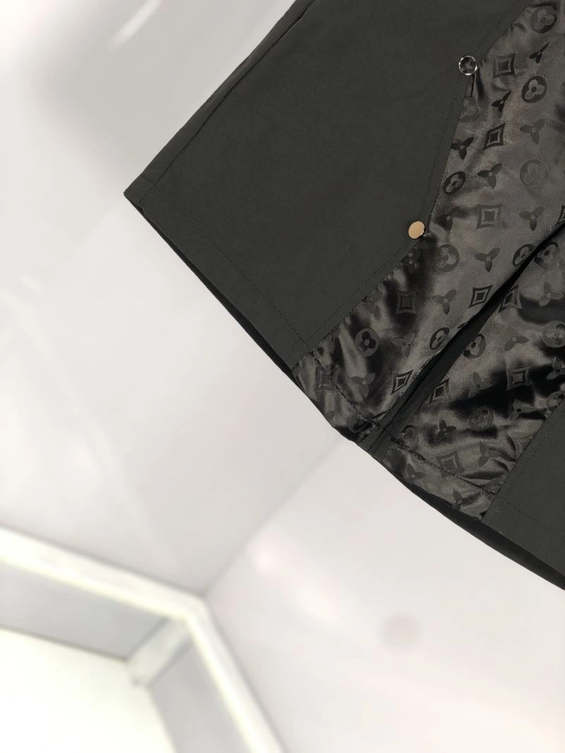 Seasonal Louis Vuitton Short Pants 137343