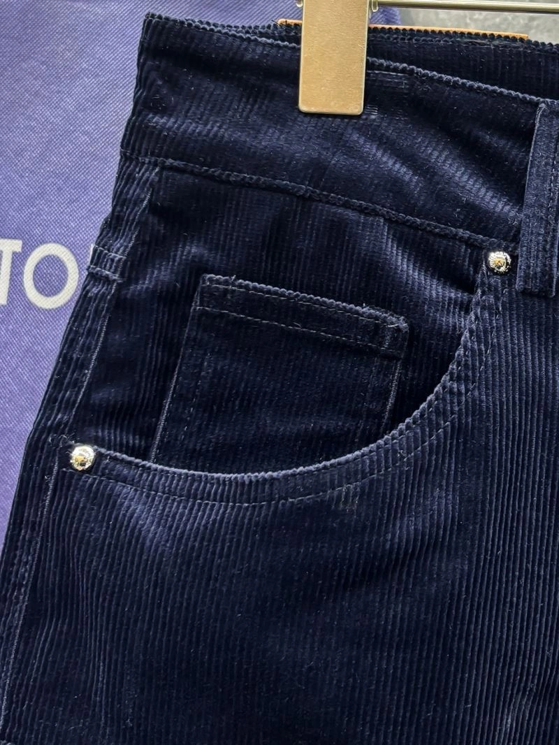 Lightweight Louis Vuitton Short Pants 136442