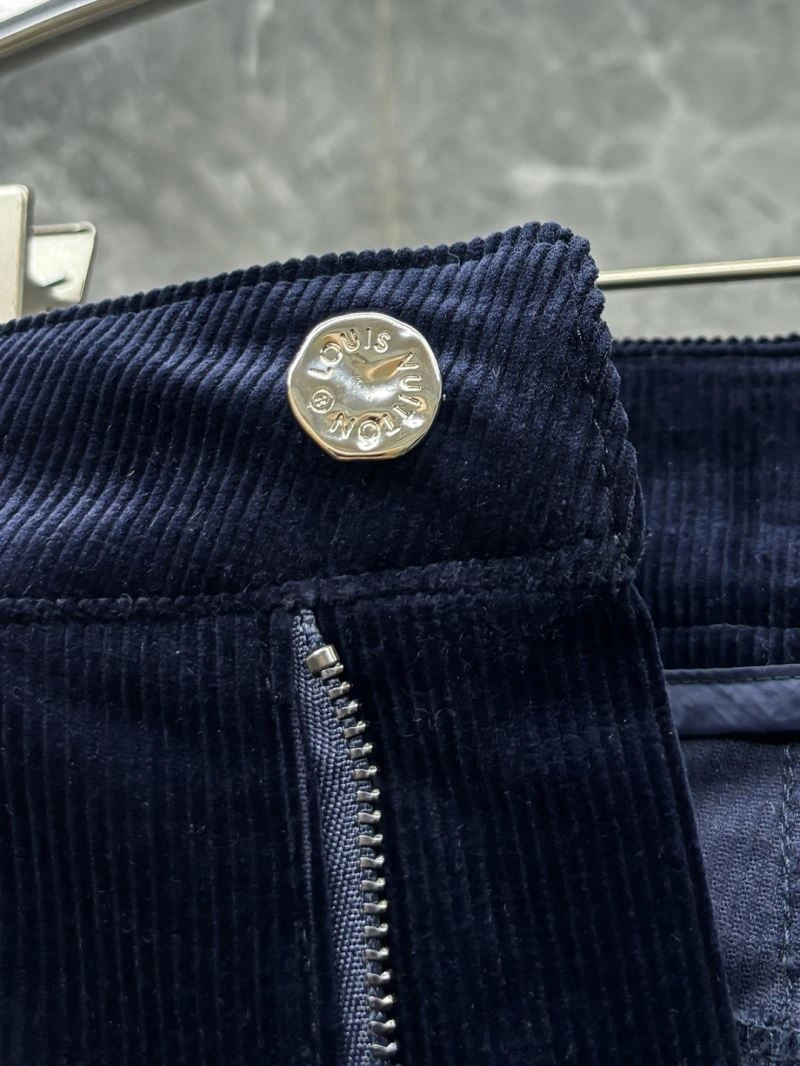 Lightweight Louis Vuitton Short Pants 136442