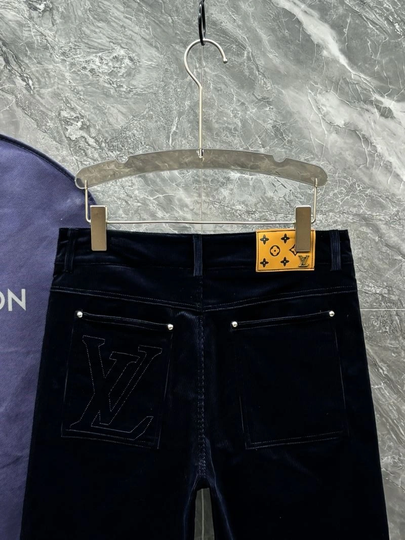 Lightweight Louis Vuitton Short Pants 136442