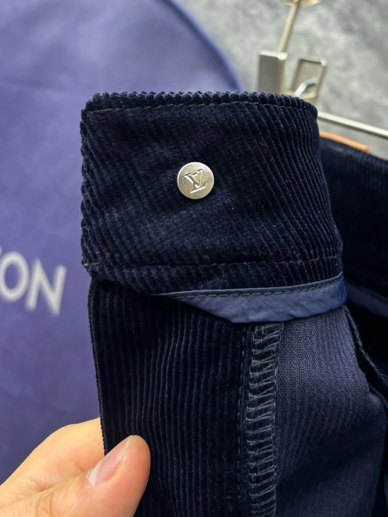 Lightweight Louis Vuitton Short Pants 136442
