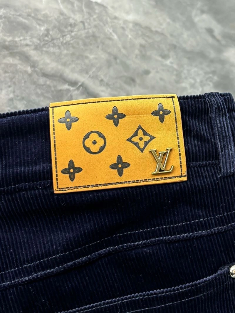 Lightweight Louis Vuitton Short Pants 136442