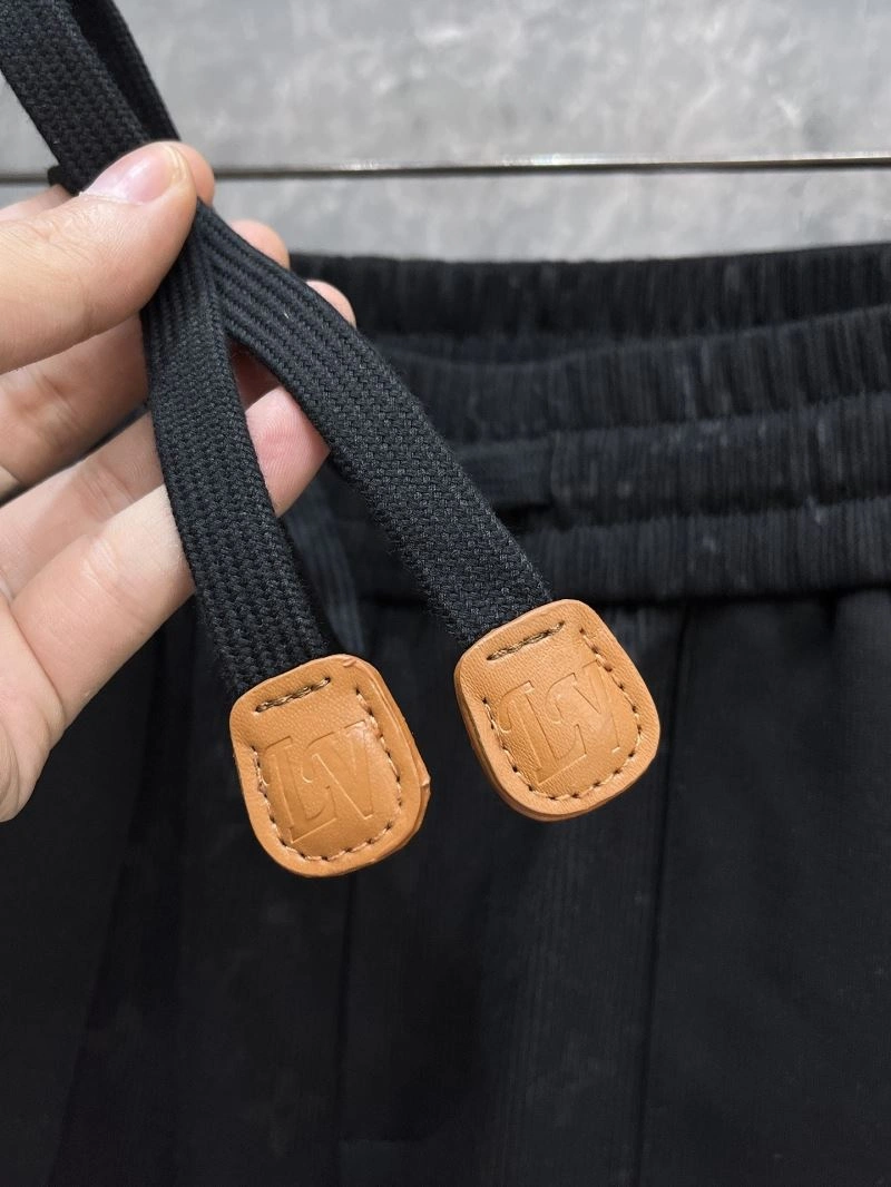 Sleek Louis Vuitton Short Pants 136430