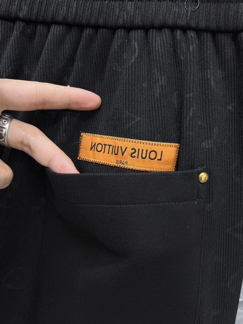 Sleek Louis Vuitton Short Pants 136430