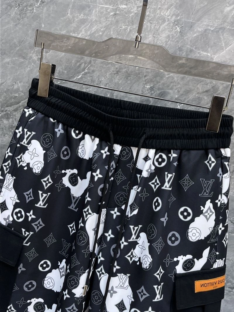 Lightweight Louis Vuitton Short Pants 136422