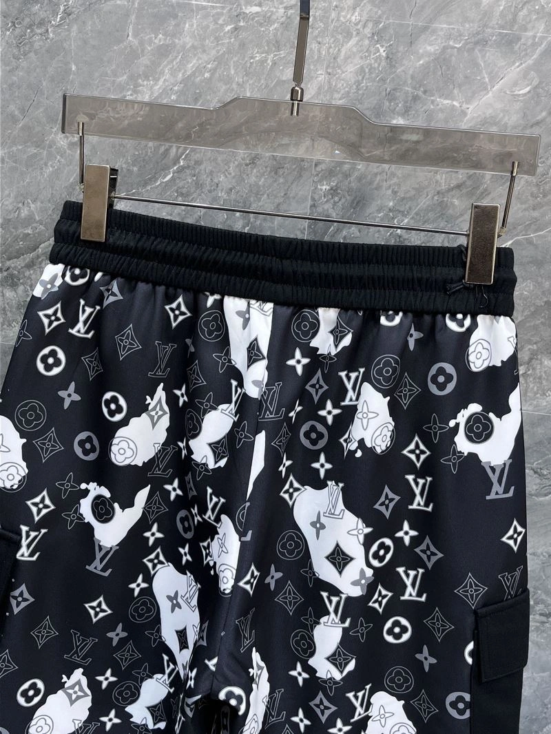 Lightweight Louis Vuitton Short Pants 136422