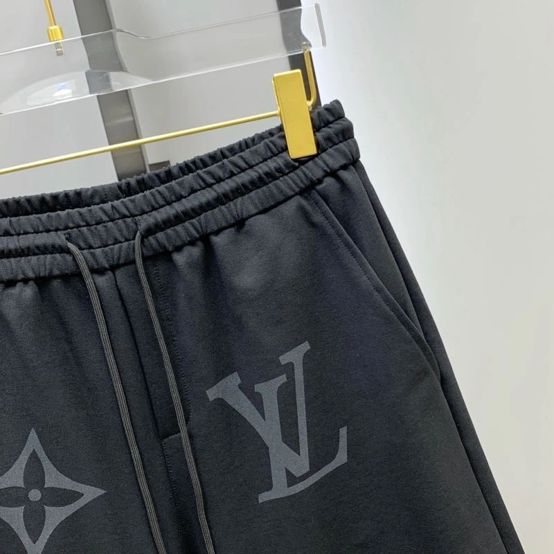 Vibrant Louis Vuitton Short Pants 136409