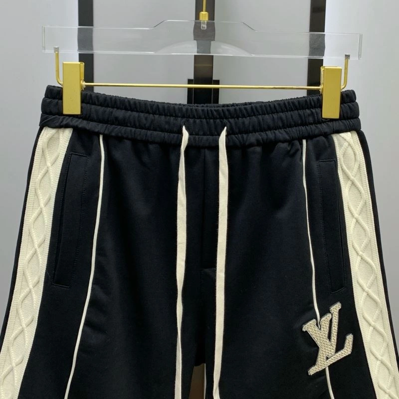 Contemporary Louis Vuitton Short Pants 136406