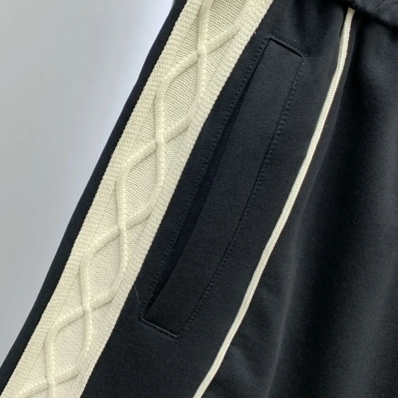 Contemporary Louis Vuitton Short Pants 136406