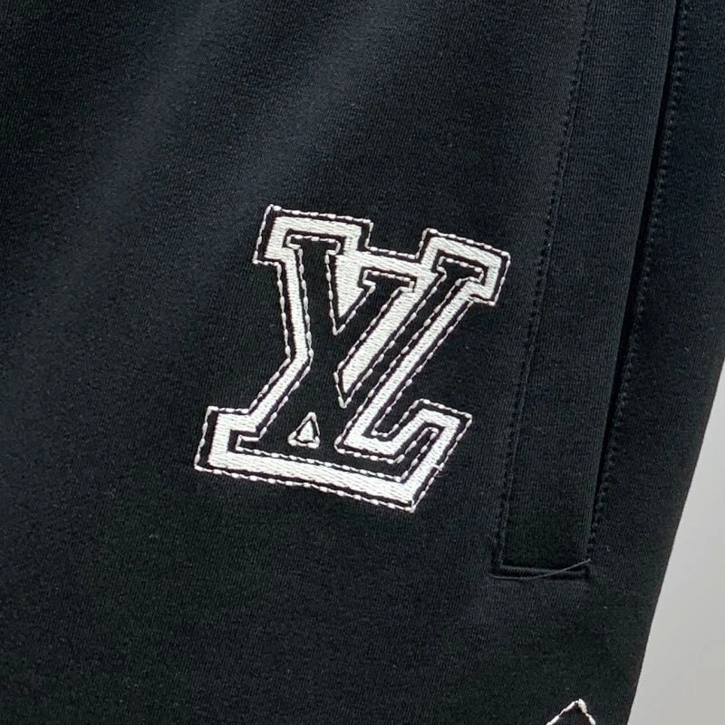 Louis Vuitton Short Pants Sleek 136401