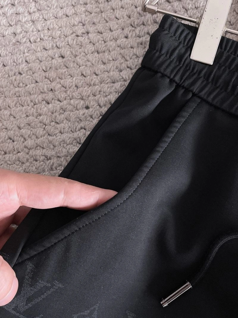 Louis Vuitton Short Pants WeatherProof 136385