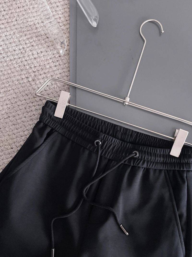 Bold Louis Vuitton Short Pants 136388
