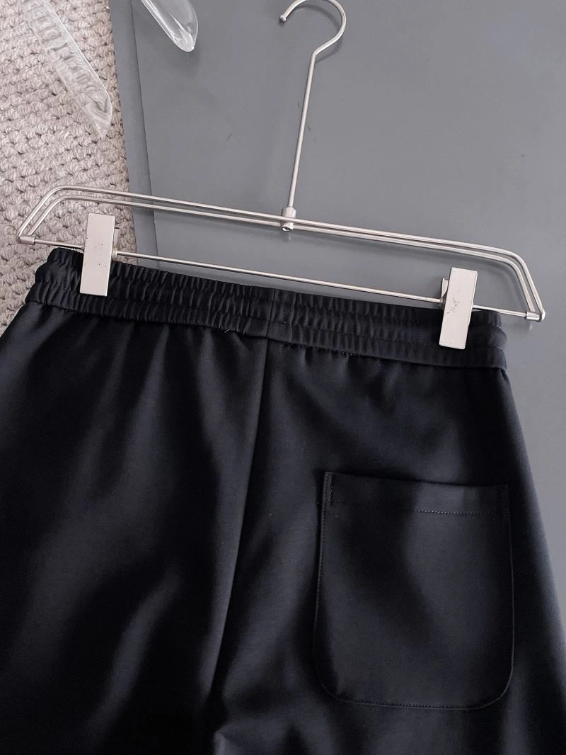 Bold Louis Vuitton Short Pants 136388